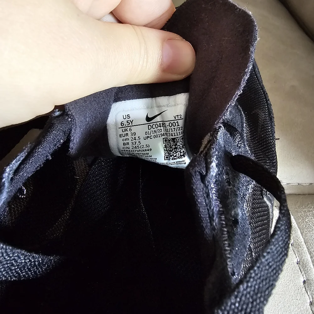 Nike Wuffle One Black Suede Sneakers Size 6.5Y (38)‎